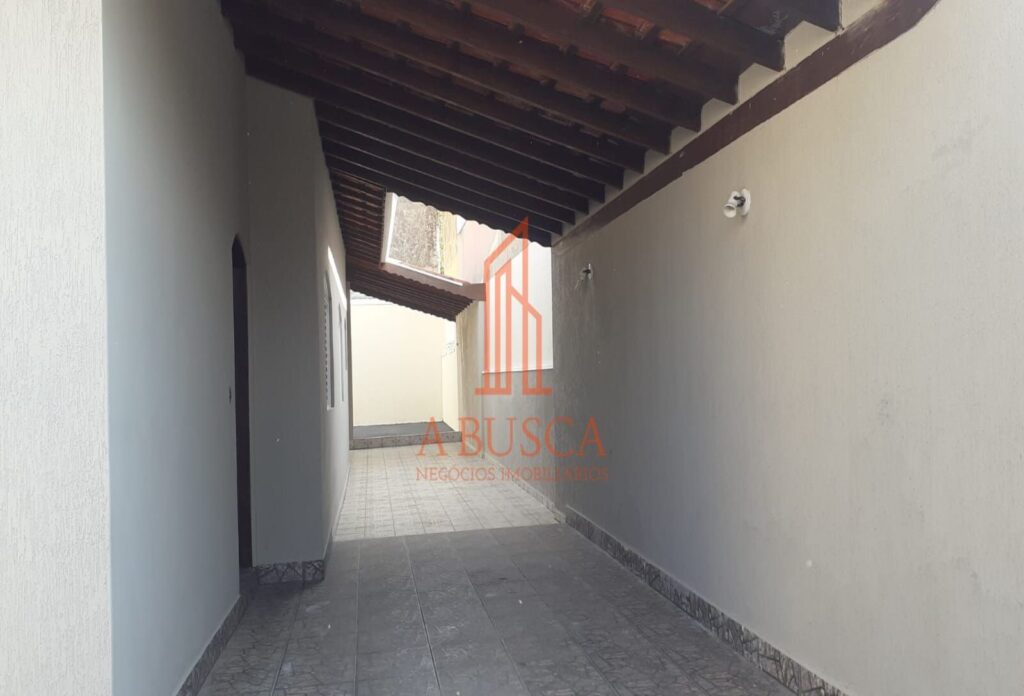 Jardim Ermida II 105 - Corredor Olhando do portao para dentro